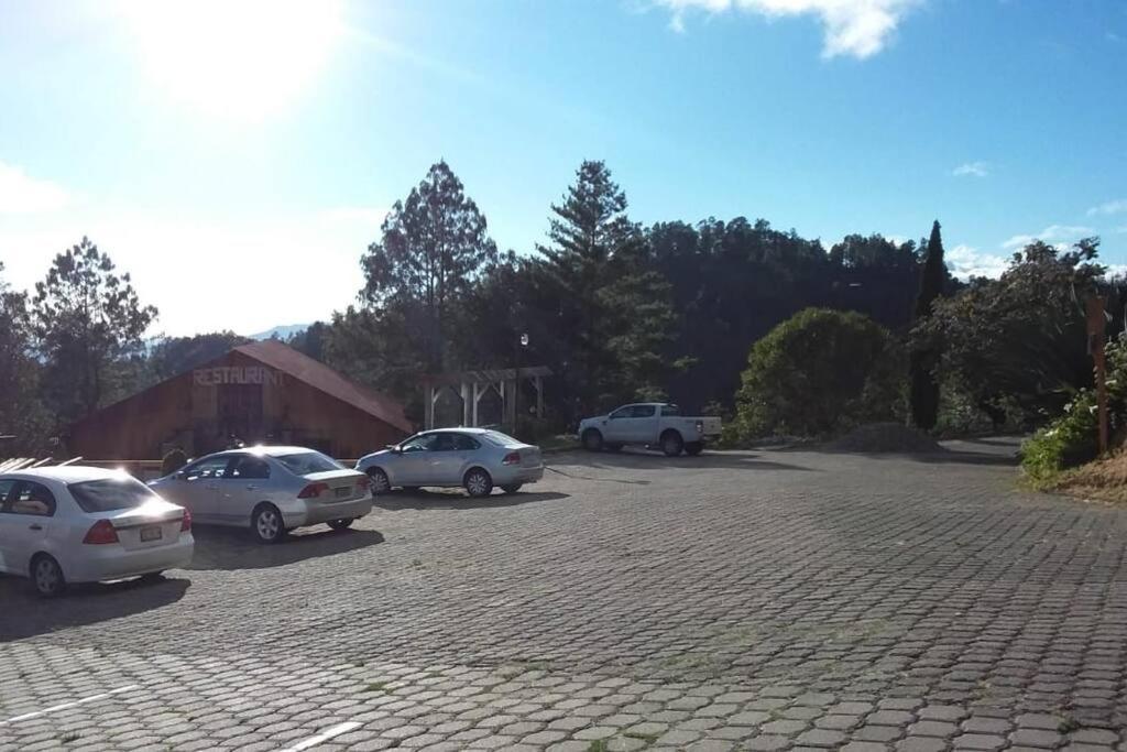 Cabana Con Banera Y Chimeneas En Puesta De Sol El Pacifico Exterior foto