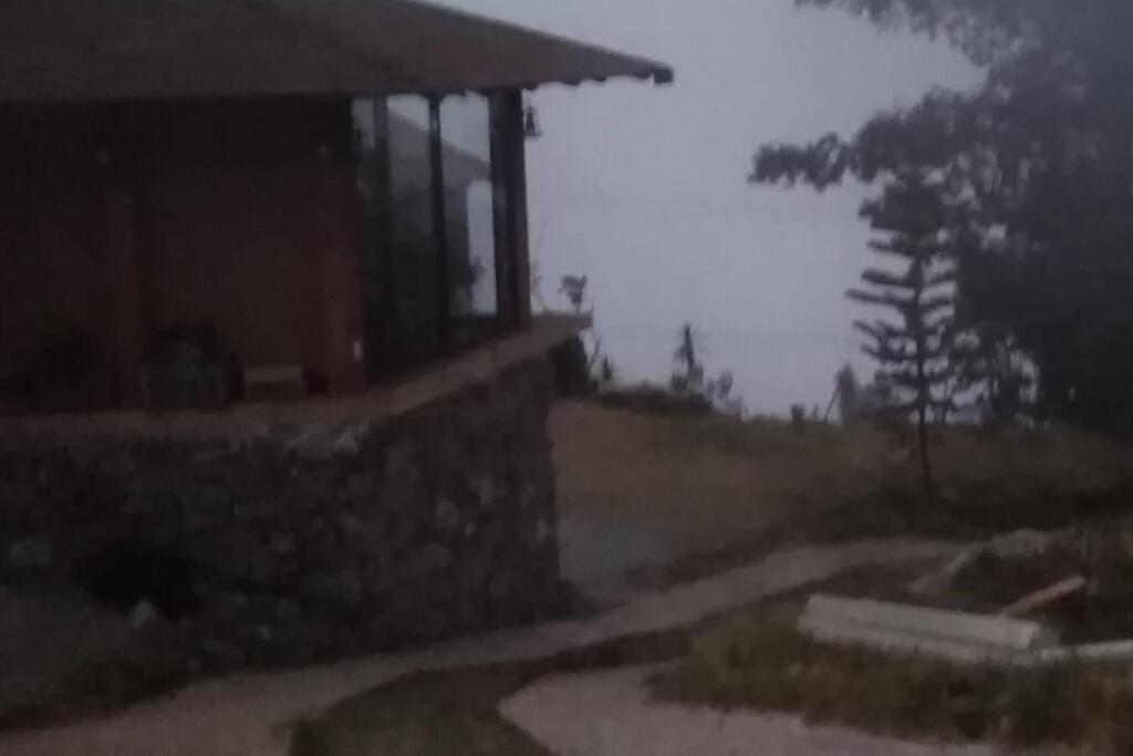Cabana Con Banera Y Chimeneas En Puesta De Sol El Pacifico Exterior foto