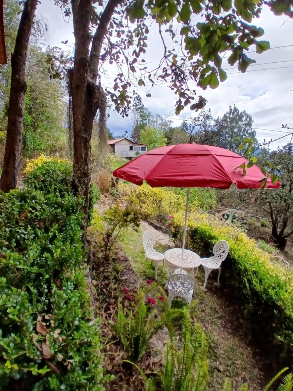 Cabana Con Banera Y Chimeneas En Puesta De Sol El Pacifico Exterior foto