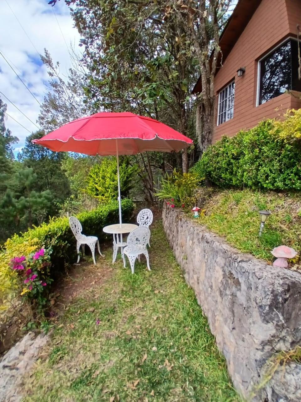 Cabana Con Banera Y Chimeneas En Puesta De Sol El Pacifico Exterior foto