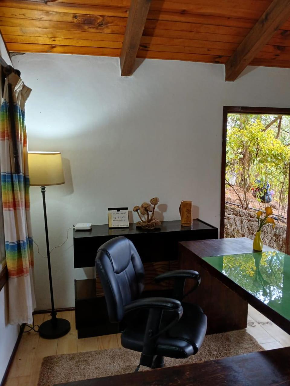 Cabana Con Banera Y Chimeneas En Puesta De Sol El Pacifico Exterior foto