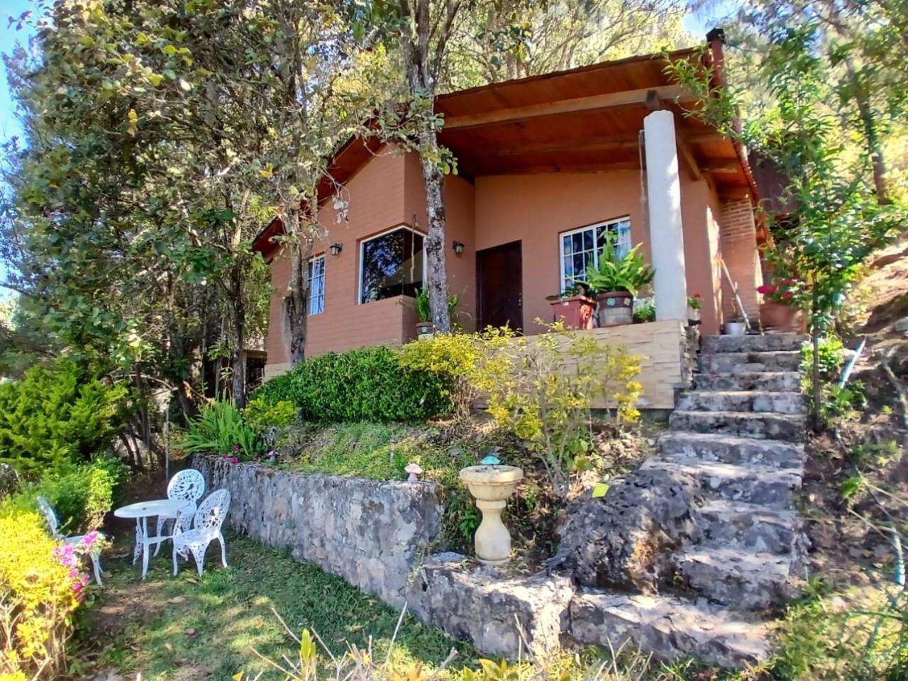 Cabana Con Banera Y Chimeneas En Puesta De Sol El Pacifico Exterior foto